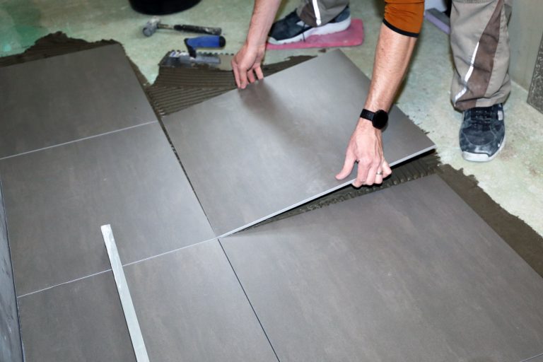 Verlegung-Keramikfliesen-768x512
