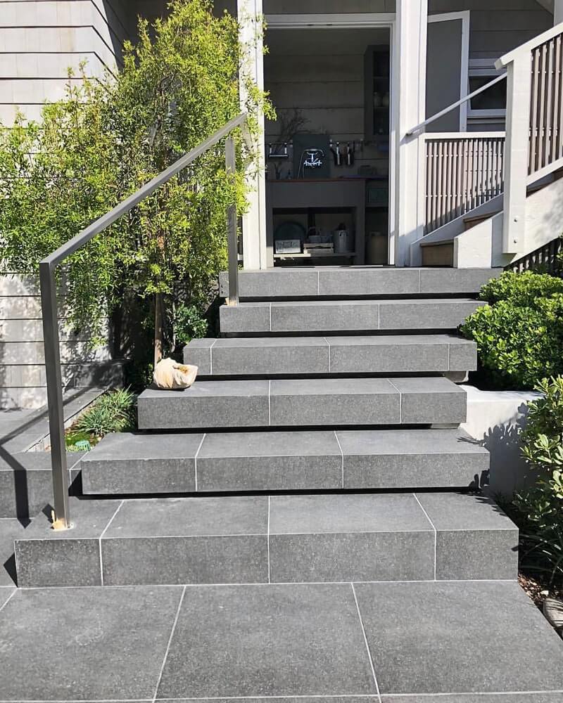 Treppe aus Naturstein aestivate