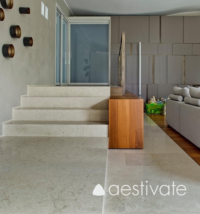 FL14315XXX_Kalksteinfliesen-Beige-Oliva-Grolla-Beige-geschliffen-1.jpg Kalksteinfliese Innenbram mit Beige Oliva geschliffen aestivate