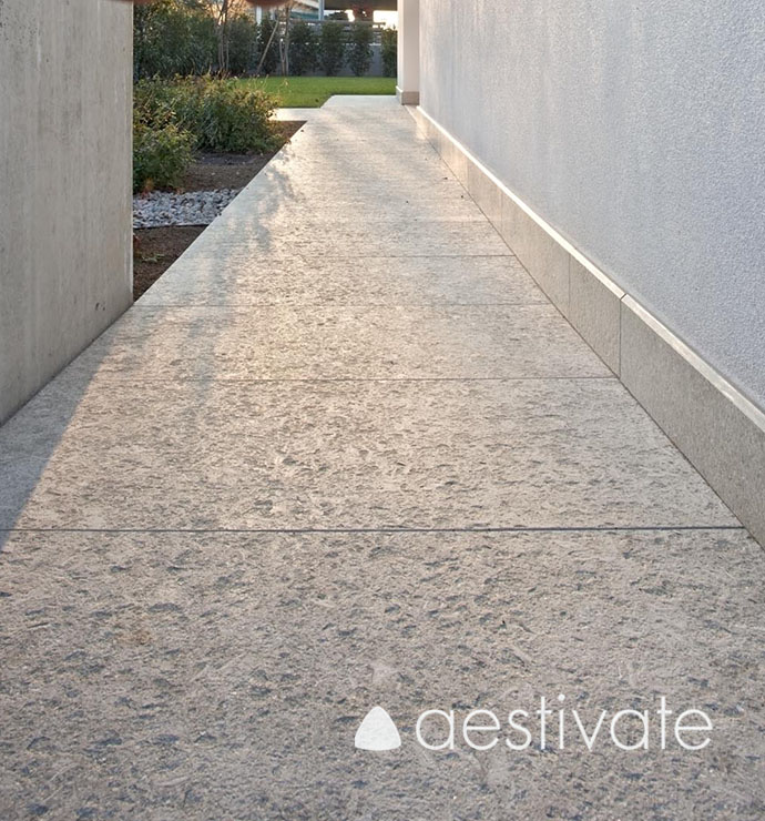 TP14219XXX_Kalksteinplatten-Grey-Oliva-Grigio-Olivo-geflammt-5-1.jpg Kalksteinpatte aus Grey Oliva Kalkstein geflammt aestivate