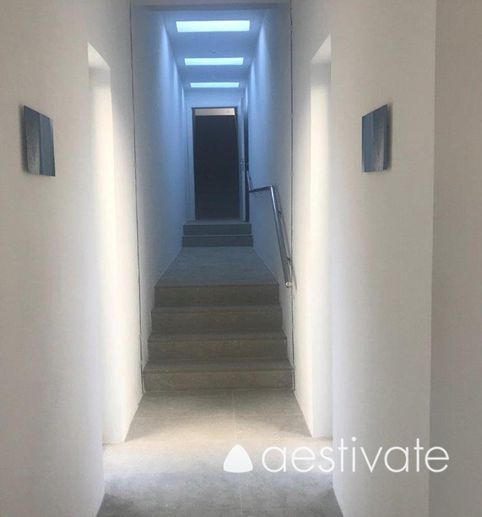 TP14267XXX_Kalksteinplatten_Grey-Oliva-Grigio-Olivo-sandgestrahlt-und-wassergestrahlt2-1.jpg Kalksteinplatte Grey Oliva wasser- und sandgestrahlt aestivate