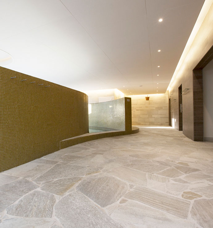 Terrassenplatte-Albino-bright-natursteinwolf-12-1.jpg Terrassenplatte Albino bright spaltrau aestivate