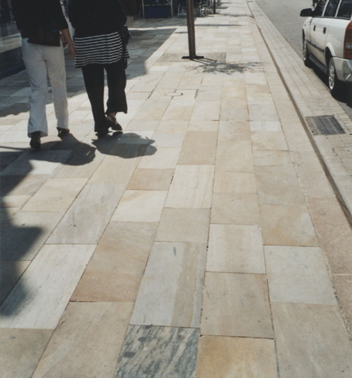 Terrassenplatte-Albino-gold-natursteinwolf-1-1.jpg Terrassenplatte aus Albino Gold spaltrau Kalksteinterrassenplatten aestivate