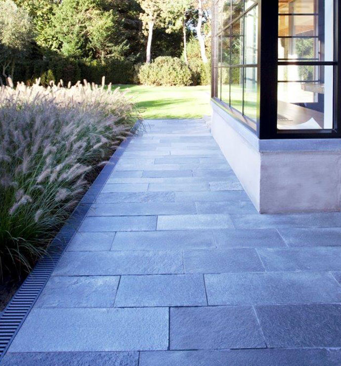 Terrassenplatte-Kiruna-Quarzit-natursteinwolf-10-1.jpg Terrassenplatte Kiruna Quarzit spaltrau aestivate