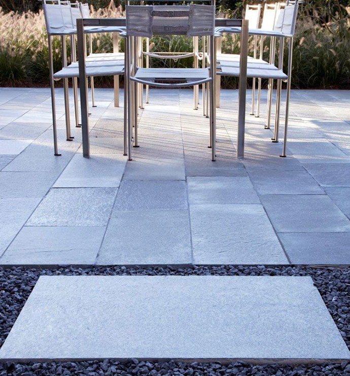 Terrassenplatte-Kiruna-Quarzit-natursteinwolf-11-1.jpg Terrassenplatte Kiruna Quarzit spaltrau aestivate