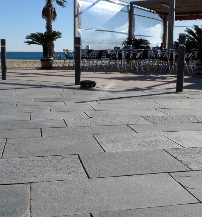 Terrassenplatte-Kiruna-Quarzit-natursteinwolf-5-1.jpg Terrassenplatte Kiruna Quarzit spaltrau aestivate