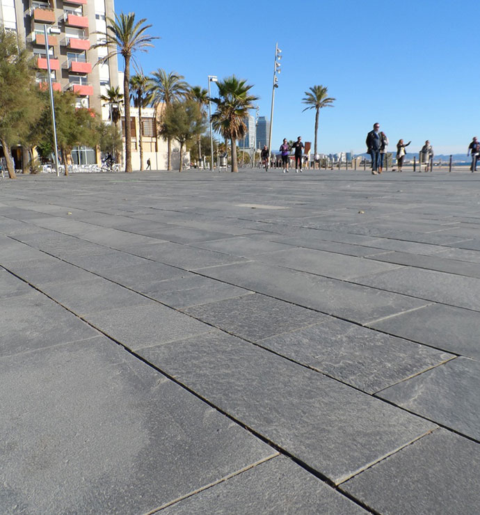 Terrassenplatte-Kiruna-Quarzit-natursteinwolf-8-1.jpg Terrassenplatte Kiruna Quarzit spaltrau aestivate