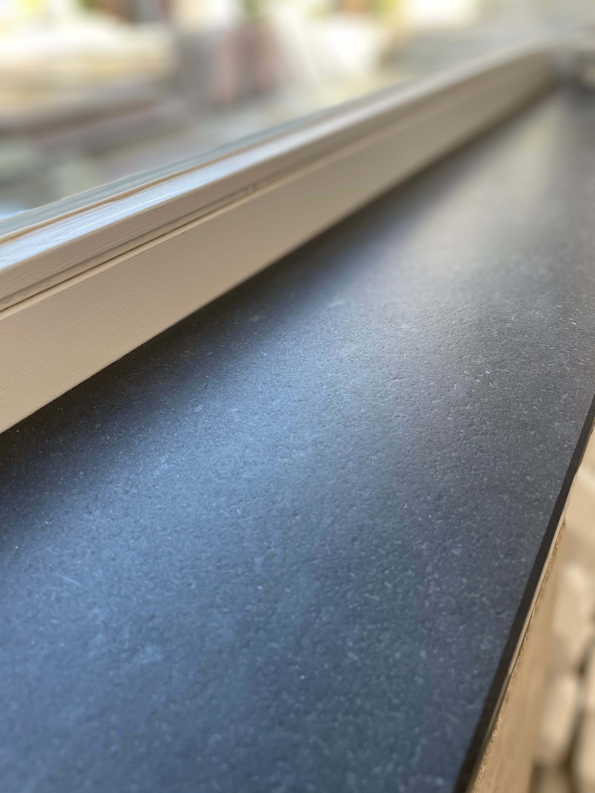 Fensterbank-anthrazit-aestivate