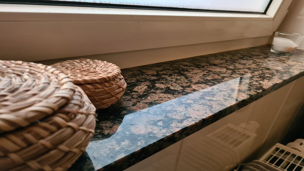 Fensterbank-poliert-aestivate