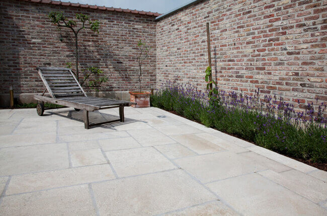 Terrassenplatten aus Kalkstein aestivate