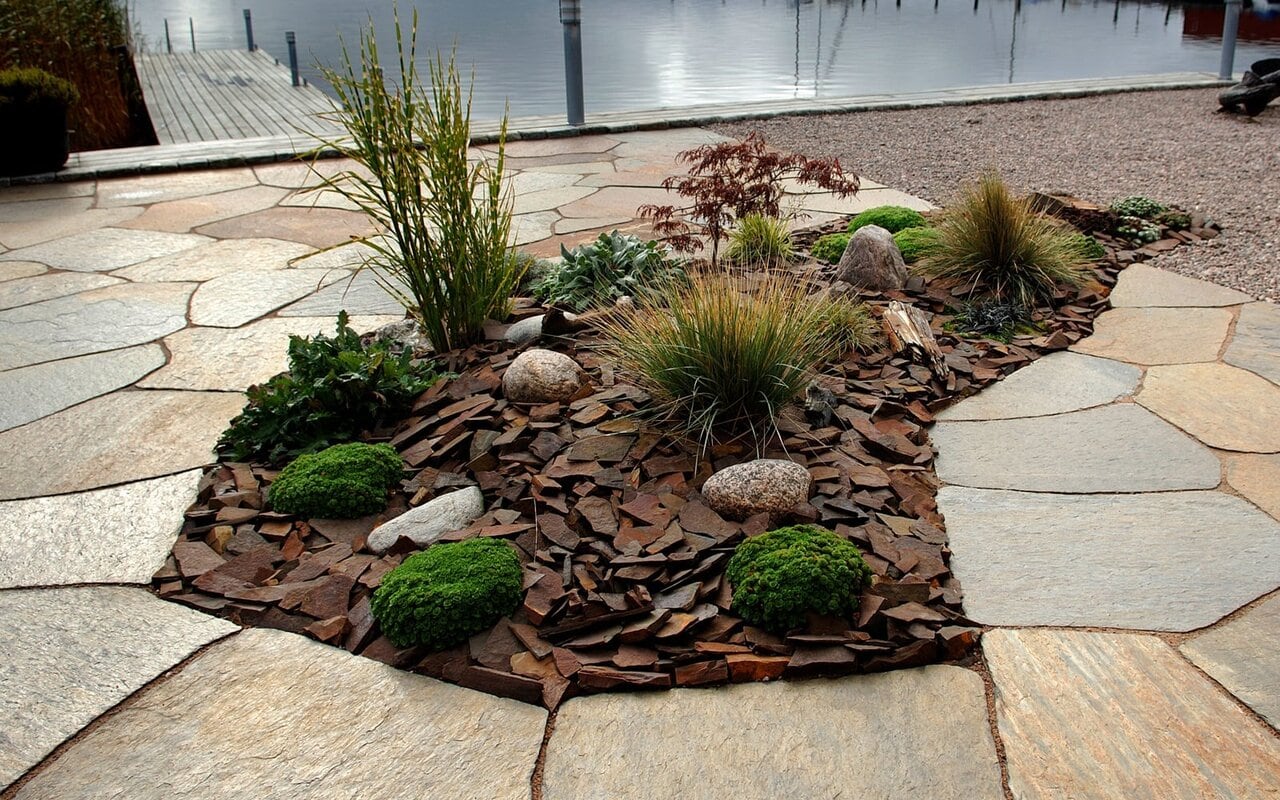 Beetumrandung Quarzit aestivate