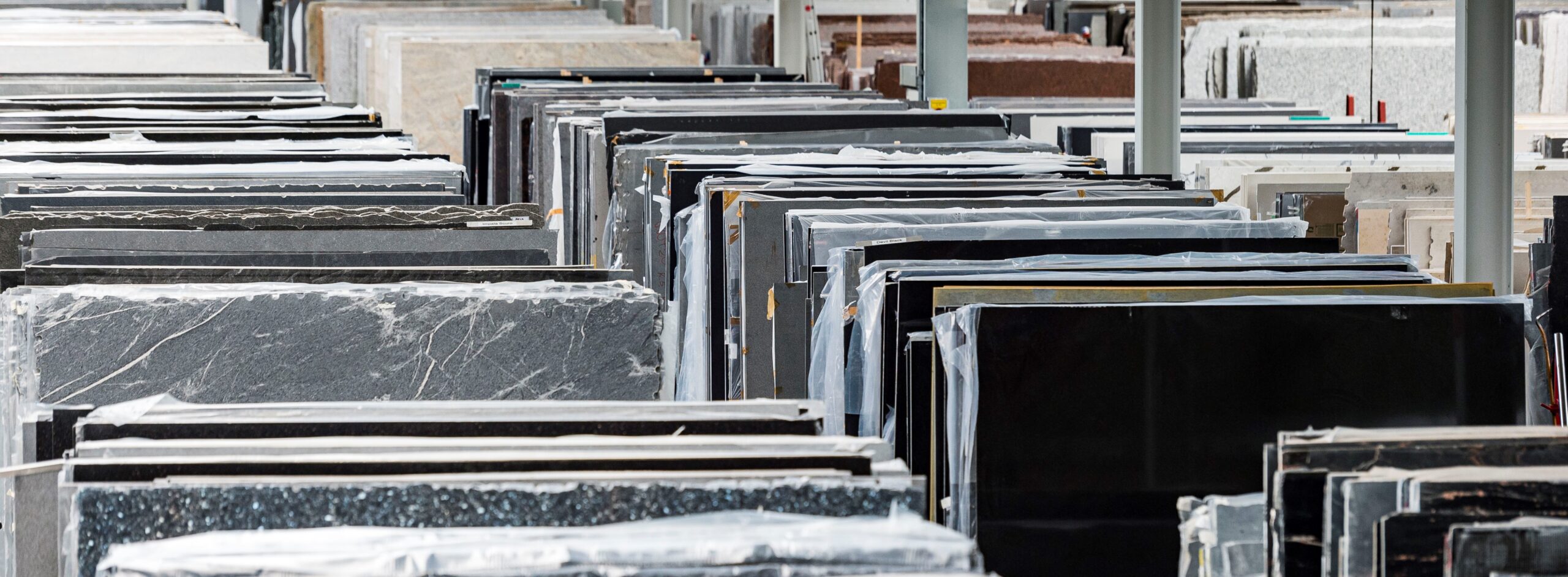 Rohplatten asu Naturstein im Lager aestivate