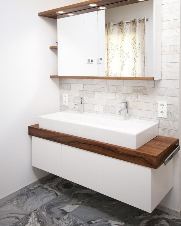 badezimmer_aus_silberquarzitfliesen_aestiavte-1