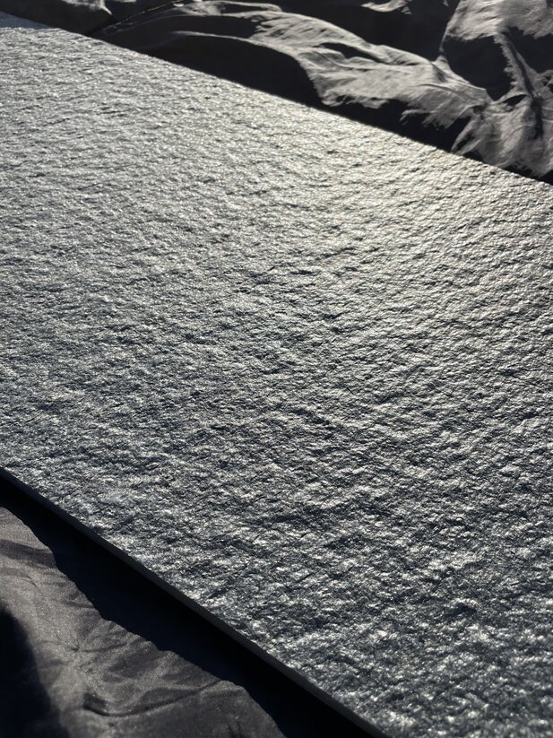 kirunaquarzit_spaltraue_oberflache_aestivate Kiruna Quarzit spaltrau aestivate