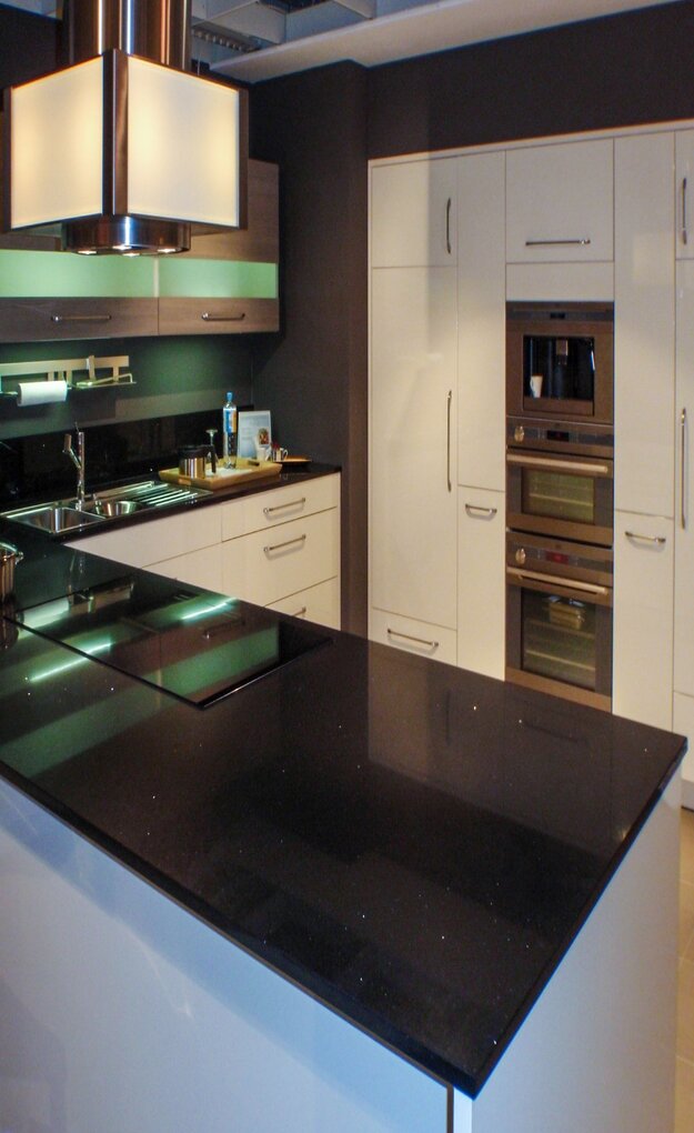 wartung_von_naturstein_arbeitsplatten_aestivate-1