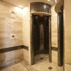 Badezimmer mit Silberquarzit aestivate