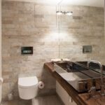 Badezimmer mit Silberquarzit aestivate