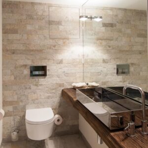 Badezimmer mit Silberquarzit aestivate