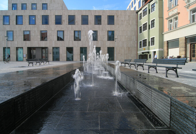 otta_phyllit_spaltrau_brunnen_aestivate Brunnen aus Schiefer Naturstein aestivate
