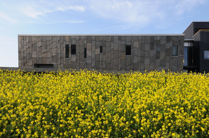 otta_phyllit_spaltrau_fassade_aestivate Fassade aus Otta aestivate